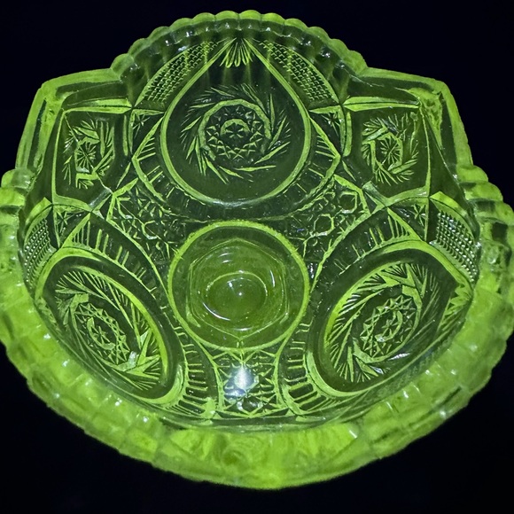 EAPG Antique Buzz Star US Glass Mini Fruit Pedestal Child Punch Bowl UV Reactive - Picture 2 of 7